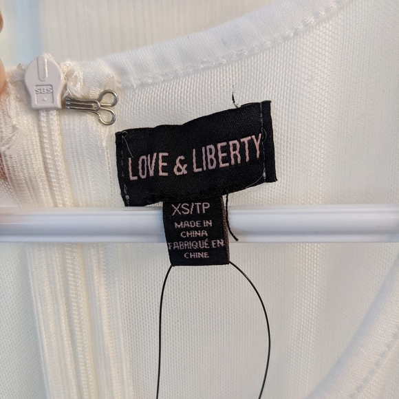 Lacy White Dress - Picture 6 of 8